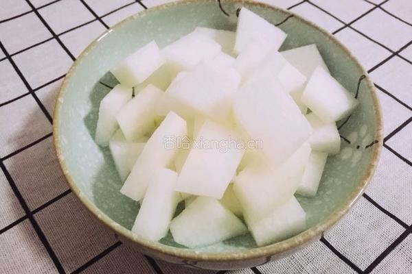 冬瓜玉米排骨汤的做法图解1