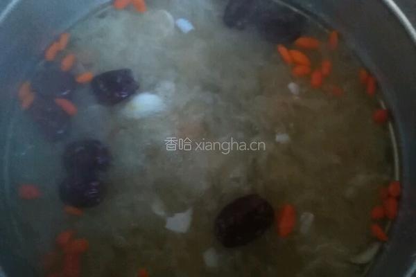 红枣银耳莲子粥的做法图解5
