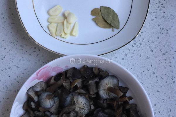 小鸡炖蘑菇的做法图解2