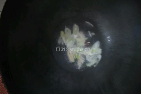 青椒木耳炒腐竹的做法图解3