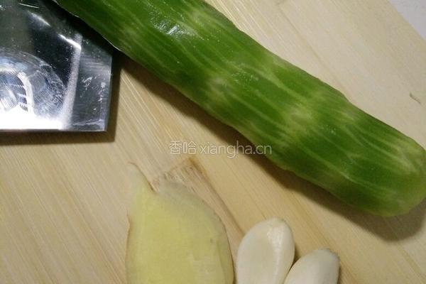 清炒莴笋的做法图解1