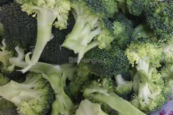 炒西兰花的做法图解2