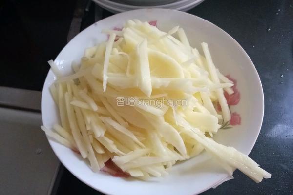 老干妈炒青椒土豆的做法图解1