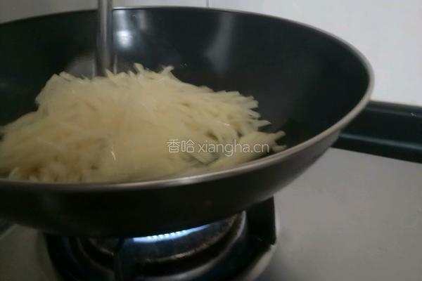 老干妈炒青椒土豆的做法图解5