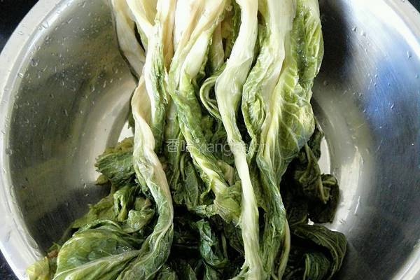 炖干白菜的做法图解1