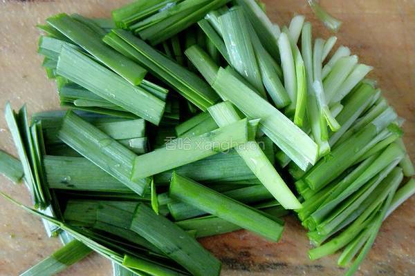 素炒韭菜绿豆芽的做法图解2