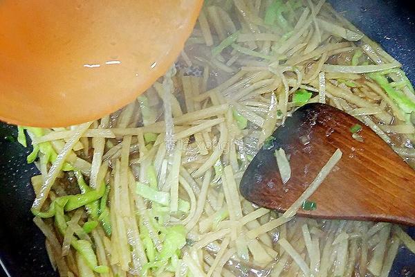 糖醋土豆丝的做法图解6
