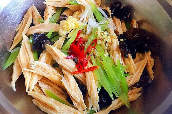 凉拌香芹腐竹的做法图解6