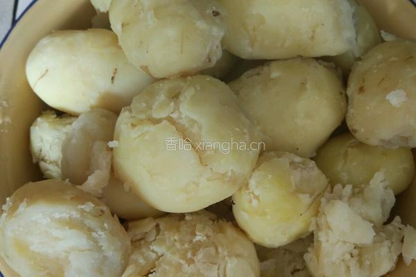 莜面土豆饼的做法图解1