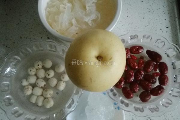 银耳莲子雪梨羹的做法图解5