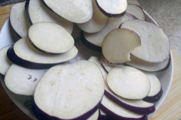 油煎茄子的做法图解1