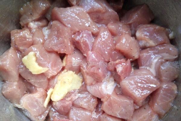 菠萝咕噜肉的做法图解1