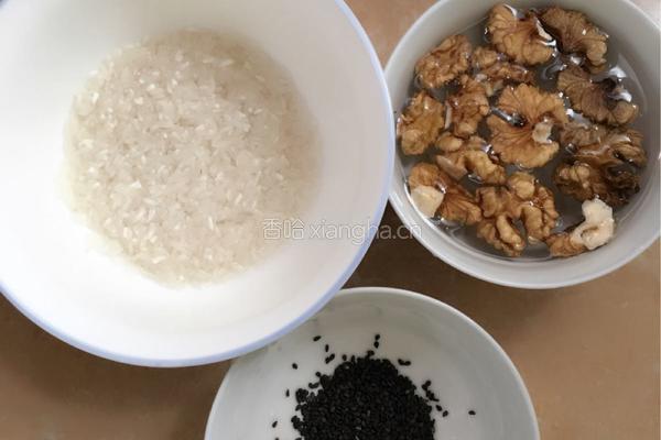 芝麻核桃粥的做法图解1