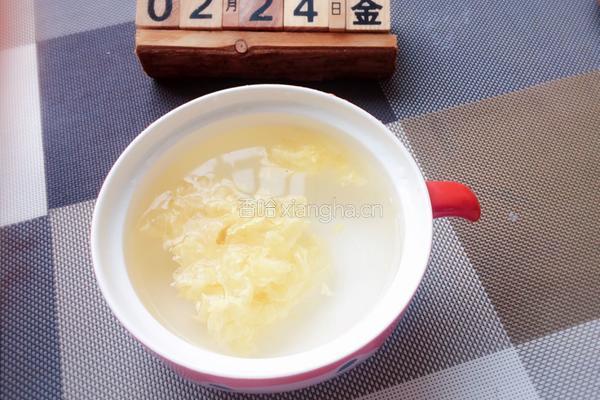 银耳雪梨汁的做法图解2