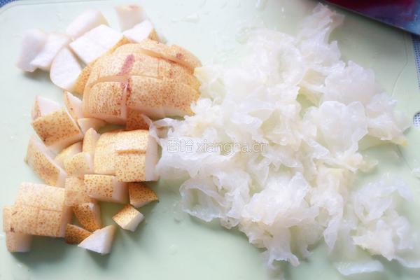 银耳雪梨汁的做法图解4