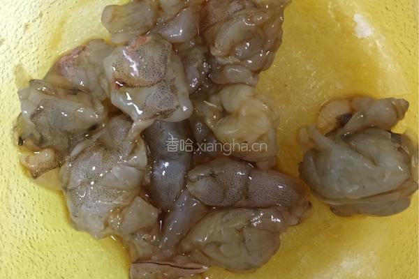 芹菜炒虾仁的做法图解1