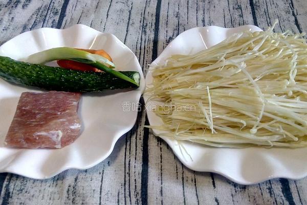 金针菇炒肉的做法图解1