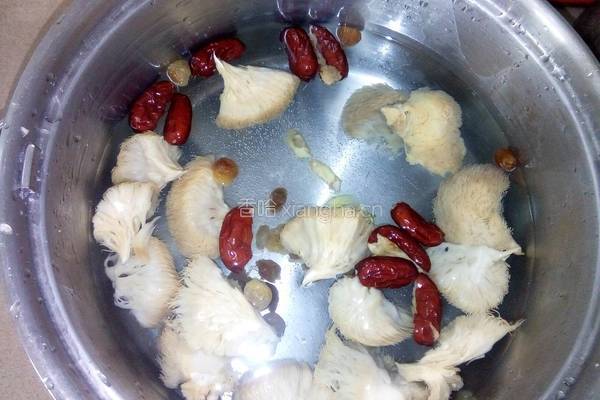 猴头菇骨头汤的做法图解4