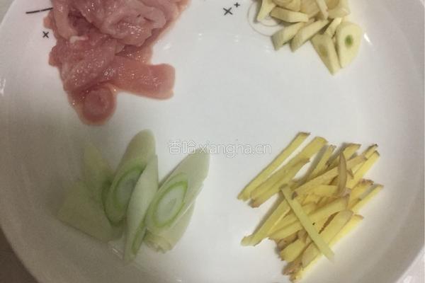 芹菜炒香干 肉肉版的做法图解2