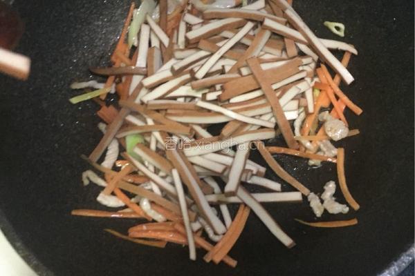 芹菜炒香干 肉肉版的做法图解5