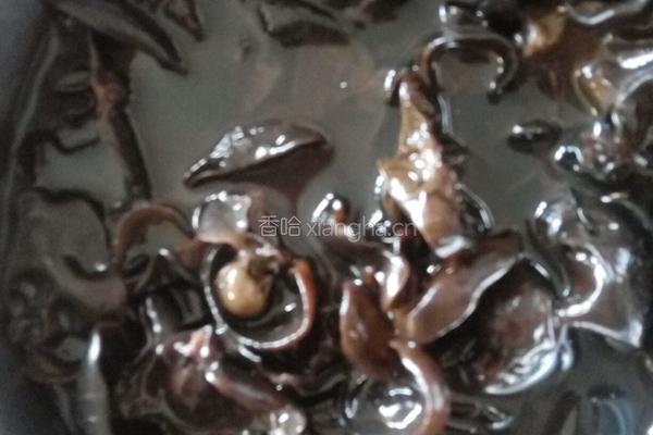 木耳炒肉的做法图解1