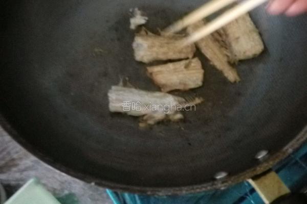 炸带鱼的做法图解4