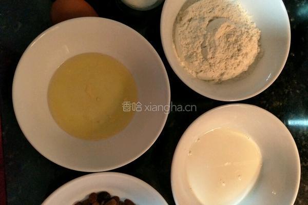 纸杯葡萄干蛋糕的做法图解1