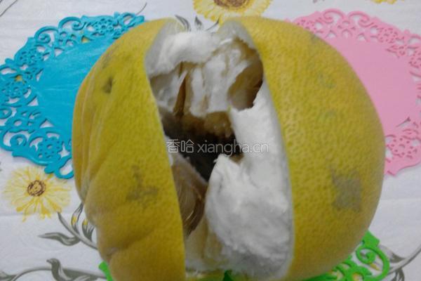 巧扒柚子皮的做法图解4
