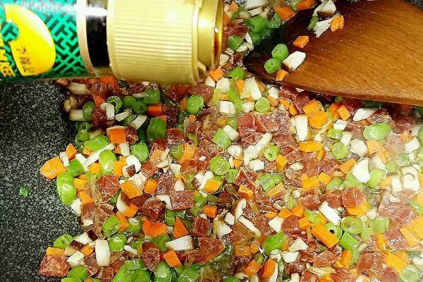 香菇四季豆炒饭的做法图解5