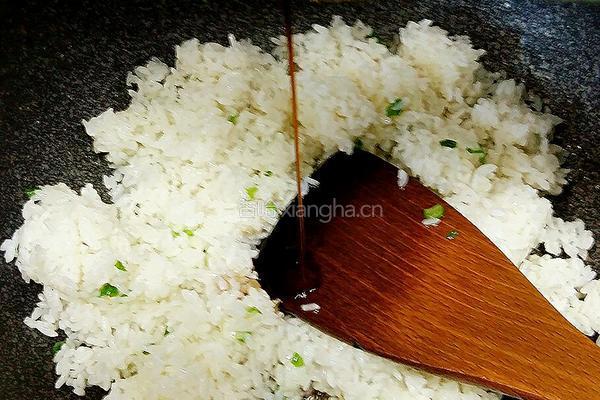香菇四季豆炒饭的做法图解6