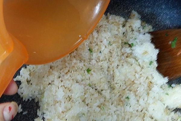 香菇四季豆炒饭的做法图解7