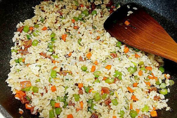香菇四季豆炒饭的做法图解9