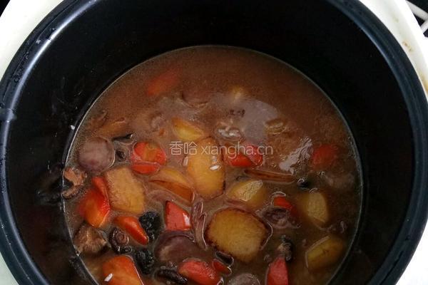 土豆腊肉焖饭的做法图解5