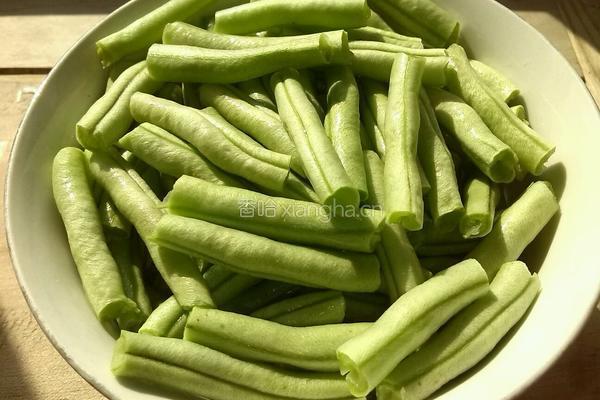 土豆炖豆角的做法图解1