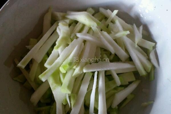 腊肉菱白的做法图解2