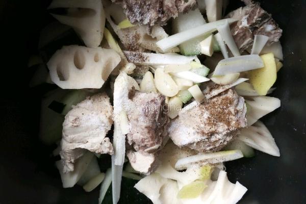 冬瓜莲藕排骨汤的做法图解4