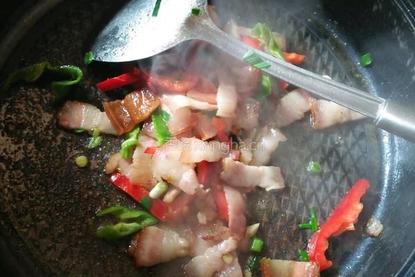 腊肉炒西芹的做法图解5