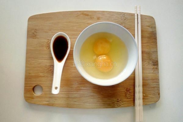 胡萝卜青瓜鸡蛋炒饭的做法图解3