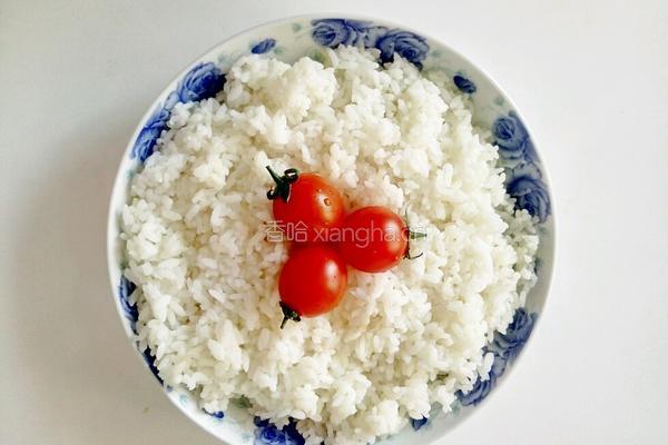 胡萝卜青瓜鸡蛋炒饭的做法图解4