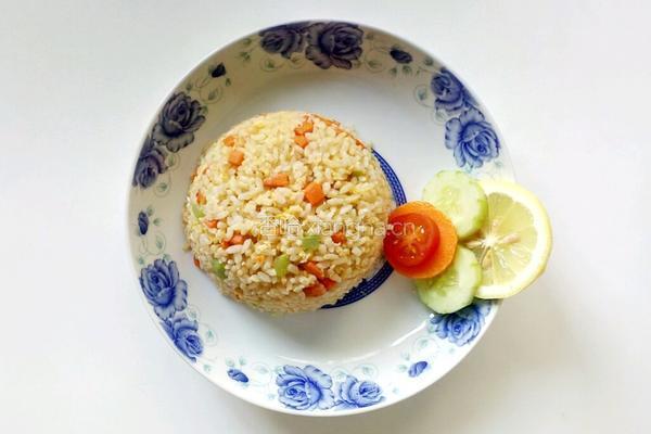 胡萝卜青瓜鸡蛋炒饭的做法图解10