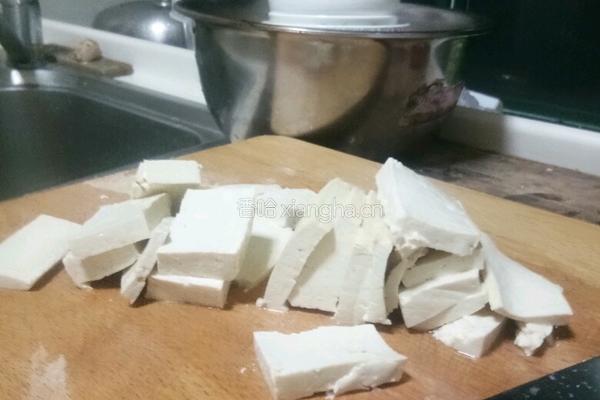 白菜烧豆腐的做法图解1