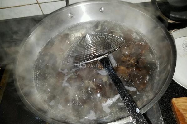 辣根木耳的做法图解1
