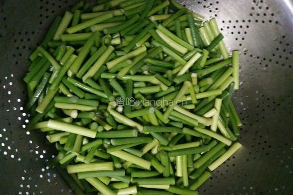 肉炒蒜台的做法图解1