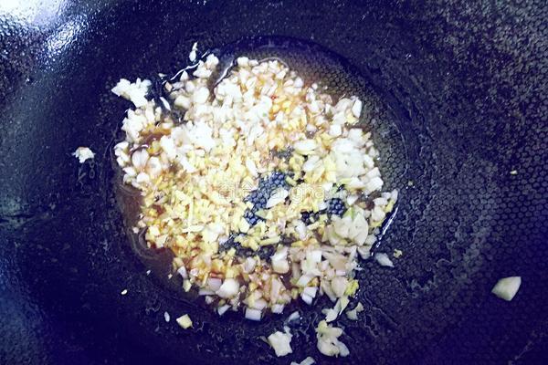 劲爆剁椒藕片的做法图解7