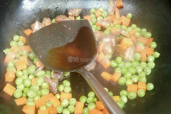 豌豆腊肠闷米饭的做法图解4