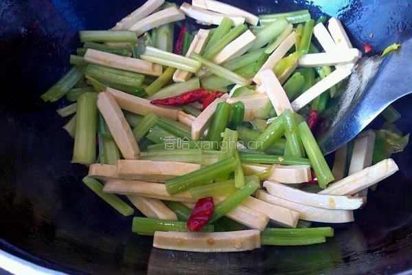西芹炒豆腐干的做法图解6