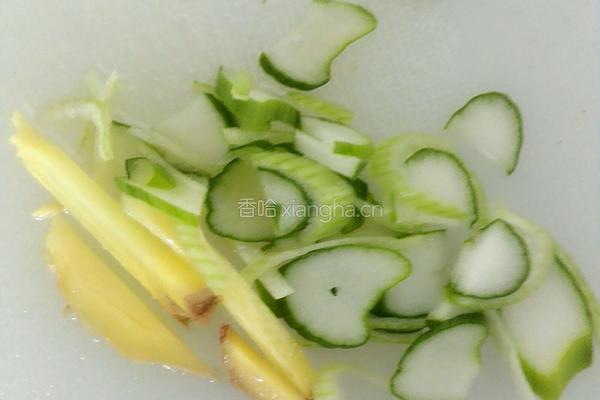 清炒绿甘蓝的做法图解2
