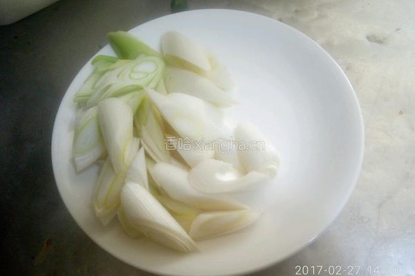 葱烧豆腐的做法图解1