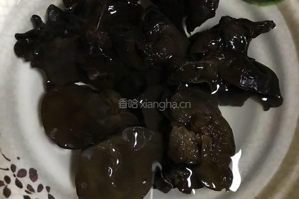 青椒木耳山药的做法图解1