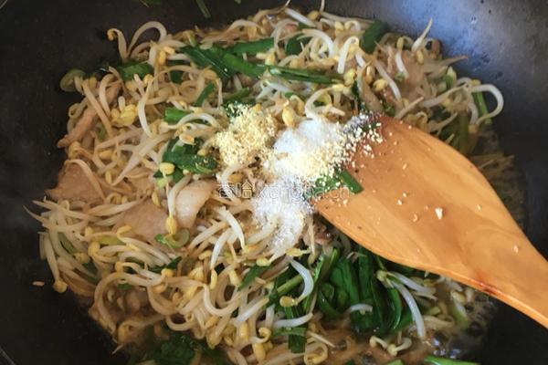 醋溜豆芽的做法图解8
